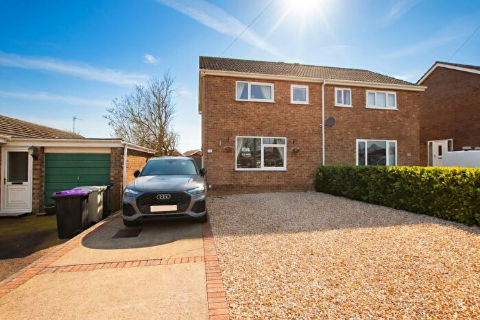 3 Bedroom Semi-Detached House For Sale In Seymour Avenue, Louth, LN11