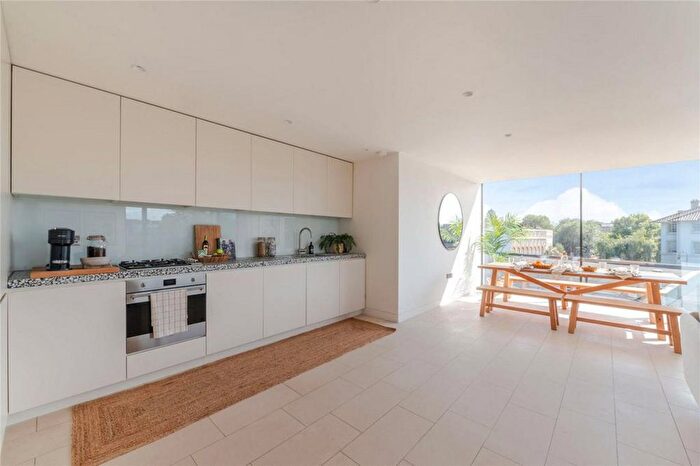 3 Bedroom Flat To Rent In Oval Road, London, NW1