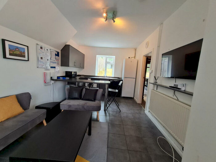 5 Bedroom Semi-Detached House To Rent In Colbourne Avenue, Brighton, BN2