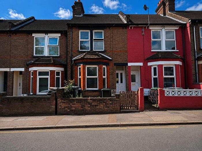 3 Bedroom Terraced House For Sale In Dallow Road, Luton, LU1