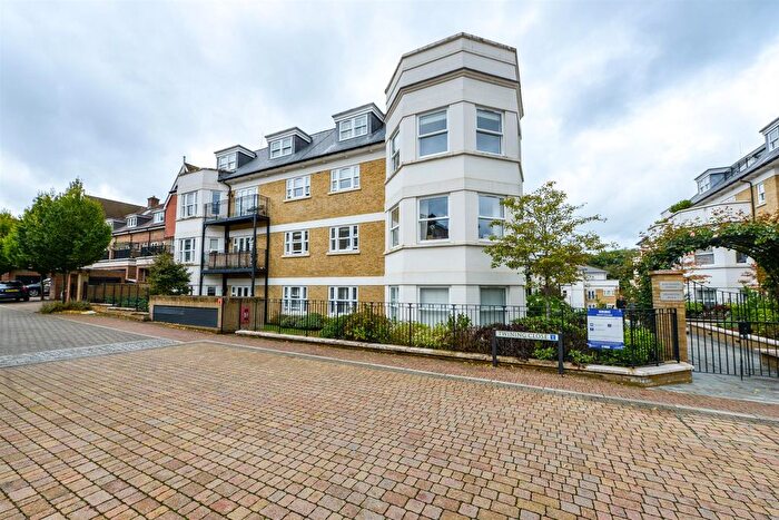 2 Bedroom Flat For Sale In King Edward Gardens, Tunbridge Wells, TN4