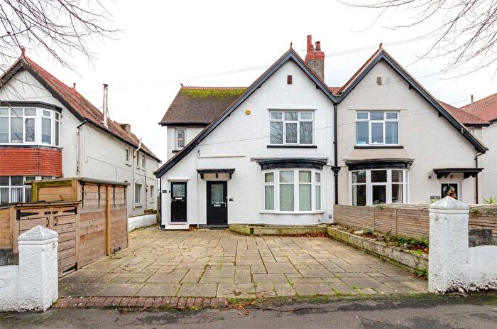 2 Bedroom Apartment For Sale In Rhos Road, Rhos On Sea, Colwyn Bay, Conwy, LL28