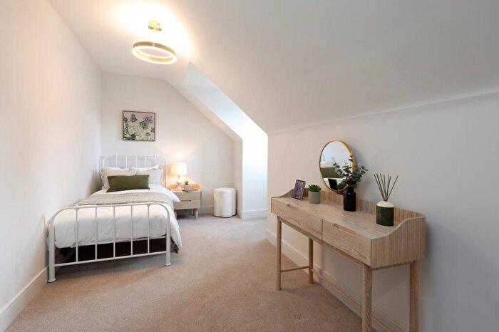5 Bedroom Detached House For Sale In The Williow, Banstead, SM7