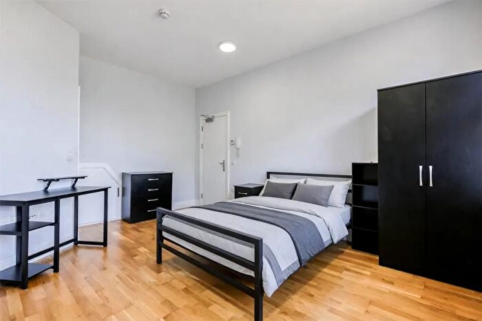 Studio To Rent In Very Near Birch Grove Area, Ealing Common, W3