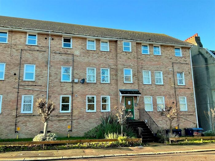 2 Bedroom Flat To Rent In Stuart Court, Priory Gate Road, Dover, CT17