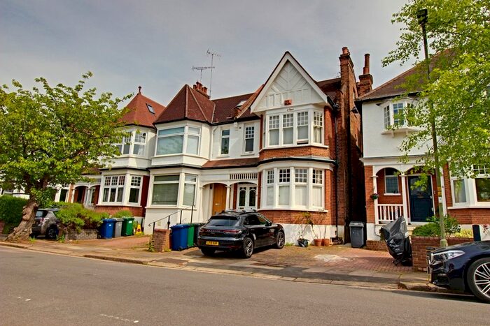 6 Bedroom Semi-Detached Bungalow To Rent In Clifton Avenue, Finchley, London, Bn, N3