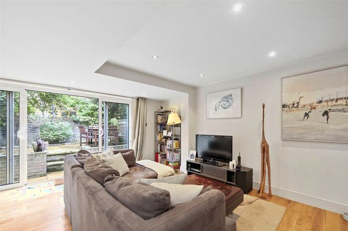 1 Bedroom Flat To Rent In Coningham Road, London, W12