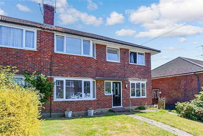2 Bedroom Maisonette For Sale In Repton Manor Road, Ashford, Kent, TN23