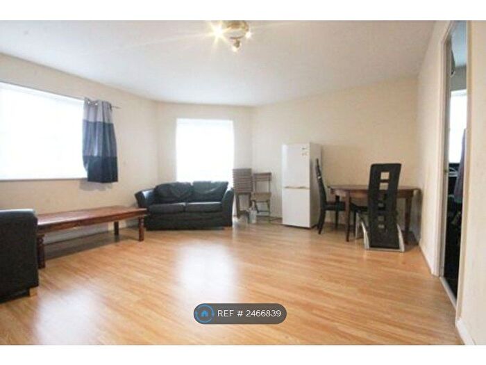2 Bedroom Flat To Rent In Bellingham Court, Barking, IG11