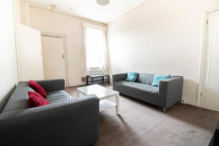 4 Bedroom Flat To Rent In Holmwood Grove, Jesmond, Newcastle Upon Tyne, NE2