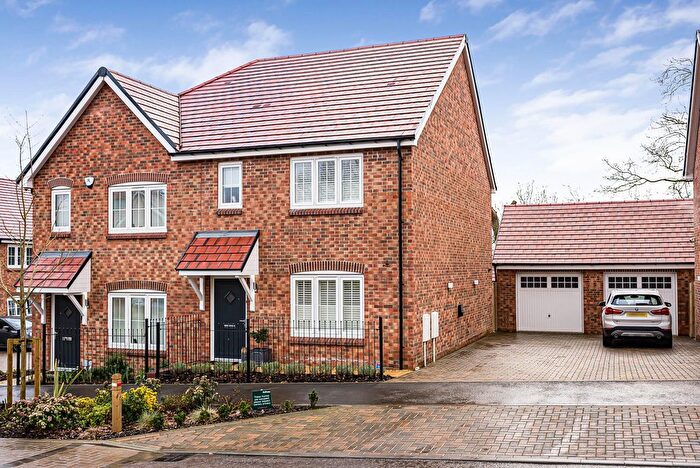 3 Bedroom Semi Detached House For Sale In Coronation Avenue, Cuffley, EN6