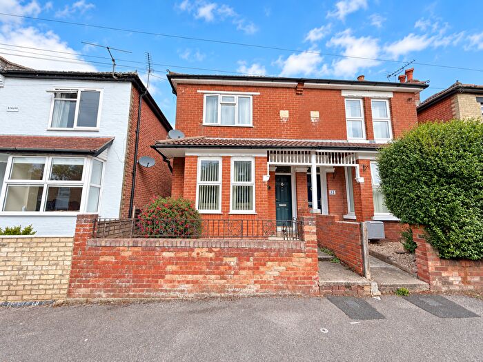 3 Bedroom Semi Detached House For Sale In Ampthill Road, Southampton, SO15