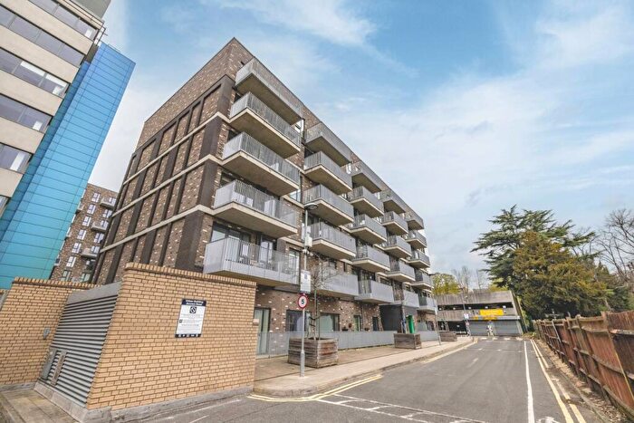 2 Bedroom Apartment For Sale In Windsor Road, Slough, SL1