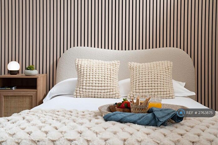 Studio To Rent In Kingsland Road, London, E2