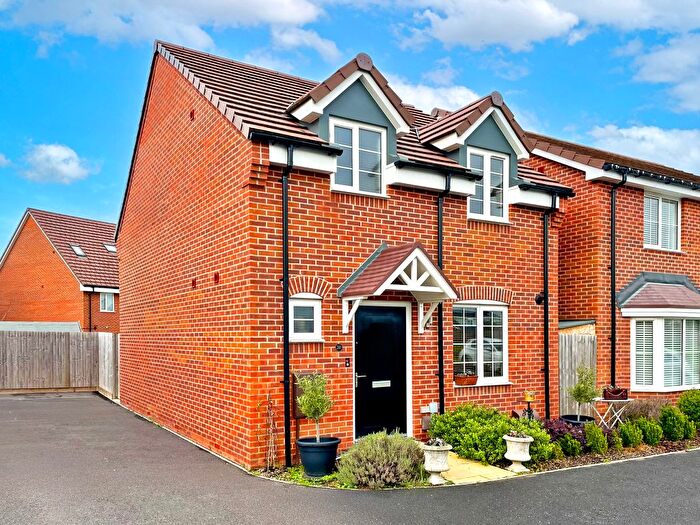 3 Bedroom Detached House For Sale In Geranium Croft, Biggleswade, SG18
