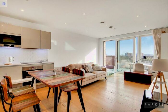 2 Bedroom Apartment To Rent In Heygate Street, Elephant And Castle, London, SE17