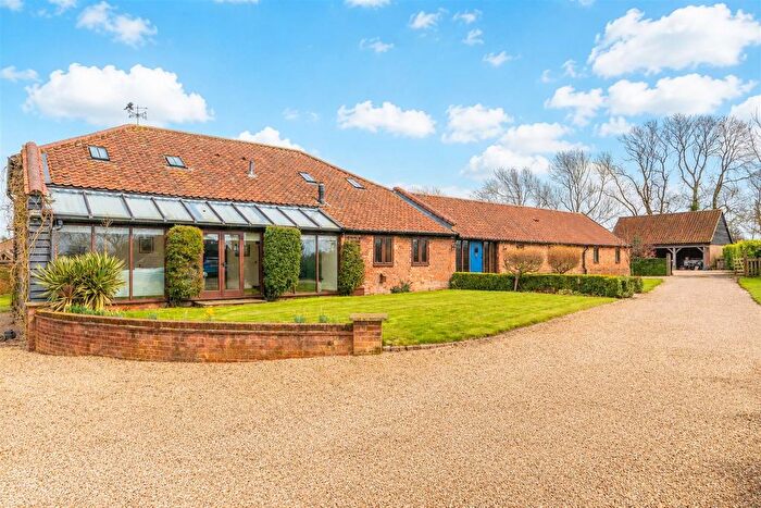 5 Bedroom Barn Conversion To Rent In Hall Road, Welborne, Dereham, NR20