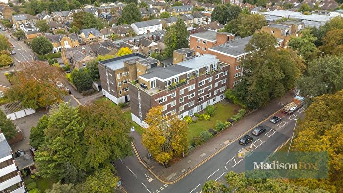 2 Bedroom Flat To Rent In Woodford Road, London, E18