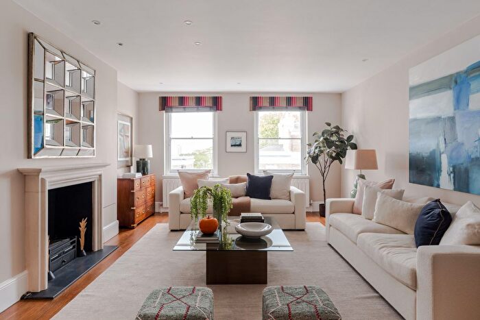 2 Bedroom Flat For Sale In Lansdowne Road, Notting Hill, London, W11
