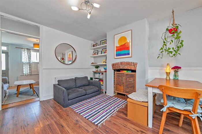 3 Bedroom End Of Terrace House For Sale In Cavendish Road, St. Albans, AL1
