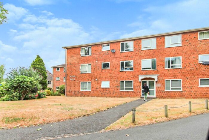 2 Bedroom Flat To Rent In Poole Road, Wimborne, Dorset, BH21