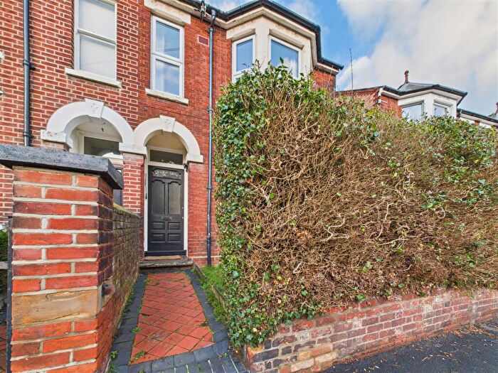 2 Bedroom Flat To Rent In Nuns Close, Hitchin, Hertfordshire, SG5