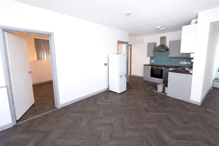 2 Bedroom Flat To Rent In Radford Road, Nottingham, Nottinghamshire, NG7