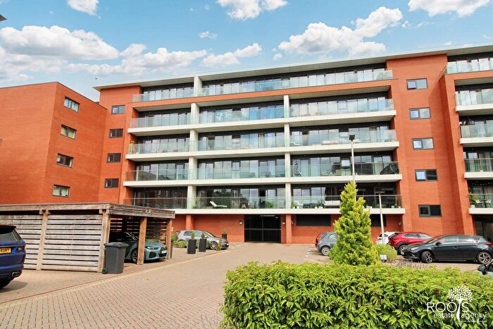 2 Bedroom Apartment For Sale In Racecourse Road, Newbury, Berkshire, RG14