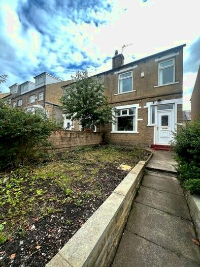 3 Bedroom Terraced House To Rent In Girlington Road, Bradford, BD8