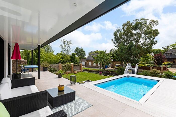 3 Bedroom Detached House To Rent In Hythe End Road, Wraysbury, Staines, TW19