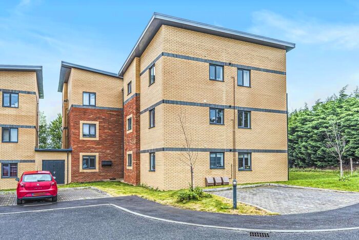 2 Bedroom Flat To Rent In Ainger Close, Aylesbury, HP19