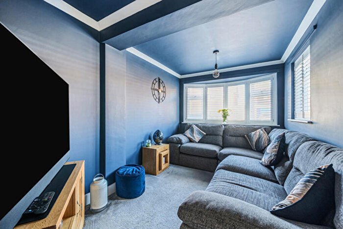 4 Bedroom Detached House For Sale In Volunteer Road, Theale, Reading, Berkshire, RG7