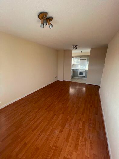 2 Bedroom Flat To Rent In Westward Road, , Chingford, E4
