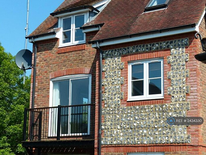 2 Bedroom Flat To Rent In John Norgate House, Newbury, RG14