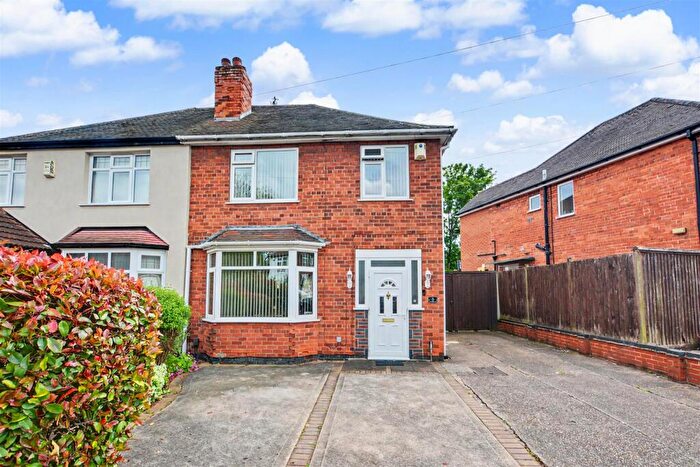 3 Bedroom Semi-Detached House For Sale In Denehurst Avenue, Nottingham, NG8
