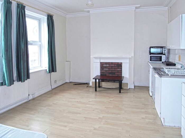 Studio To Rent In Fulham Palace Road, London, W6