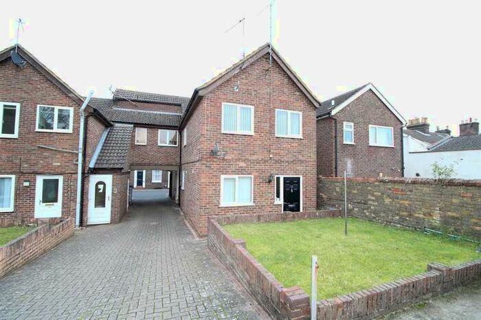 Flat To Rent In Edward Street, Dunstable, LU6