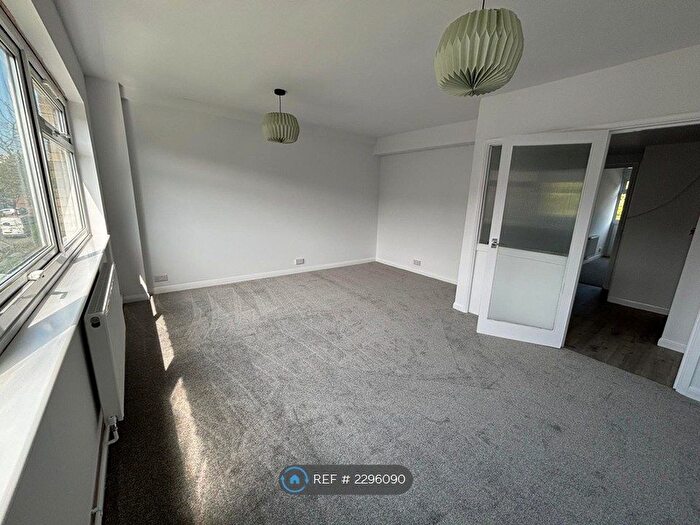 2 Bedroom Flat To Rent In Le Chateau, East Croydon, CR0