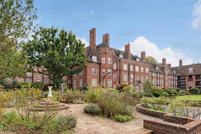 4 Bedroom Flat For Sale In Hampstead Way, London, NW11