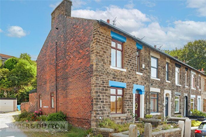 3 Bedroom End Of Terrace House For Sale In Cooper Street, Springhead, Saddleworth, OL4