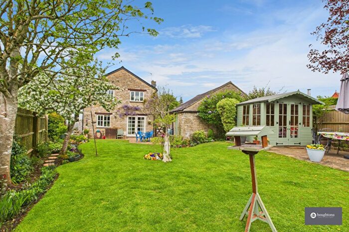 5 Bedroom Semi-Detached House For Sale In Helmdon Road, Greatworth, OX17