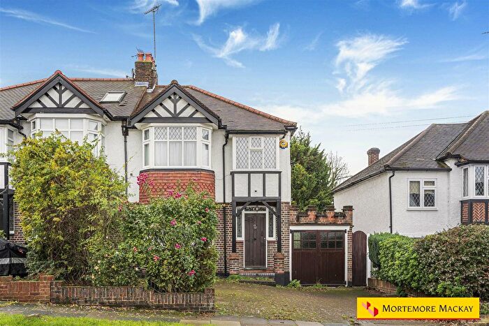 3 Bedroom Semi Detached House For Sale In Broadfields Avenue, London, N21