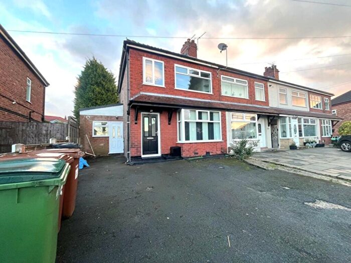 2 Bedroom End Of Terrace House To Rent In Brookfield Avenue, Bredbury, SK6