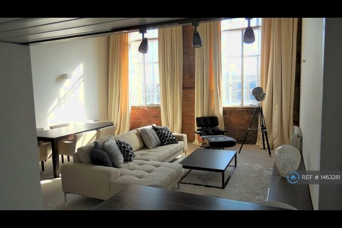 2 Bedroom Flat To Rent In Manhattan Building, London, E3