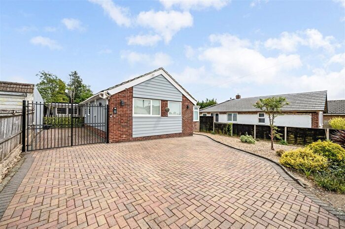 2 Bedroom Detached Bungalow For Sale In Hawthorn Road, Horndean, PO8