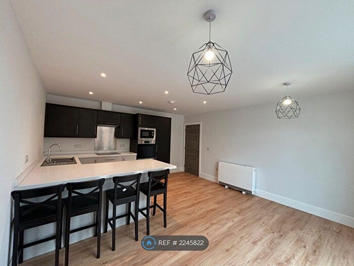 2 Bedroom Flat To Rent In Silver Birch Apartments, Exmouth, EX8