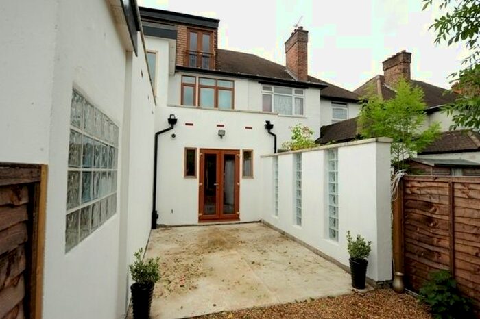1 Bedroom Flat To Rent In The Mews, Norbury Crescent, London, SW16