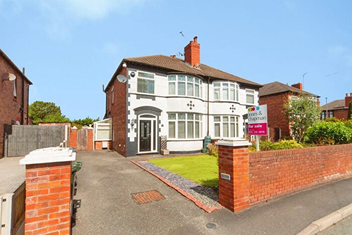 3 Bedroom Semi-Detached House For Sale In Windsor Drive, Whitby, Ellesmere Port, CH65