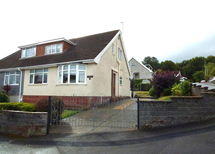 3 Bedroom Semi-Detached House For Sale In Downleaze Cockett Swansea, SA2