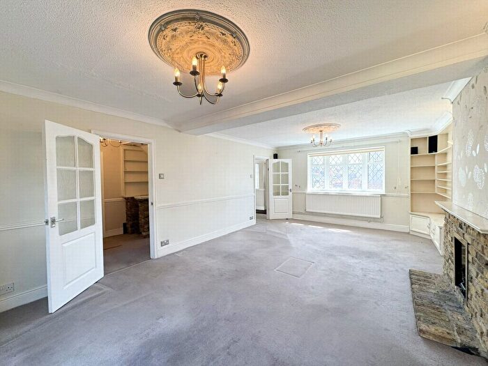 4 Bedroom End Of Terrace House To Rent In Bilton Way, London, EN3